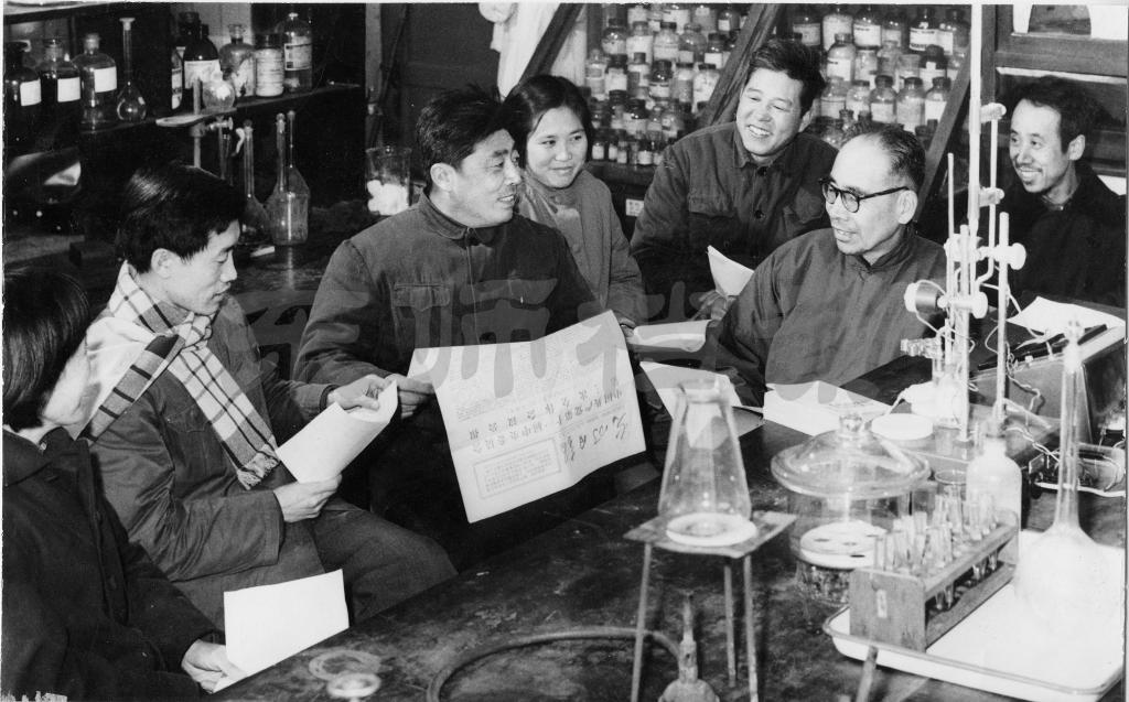 1996年8月16日江泽民同志为巴黎